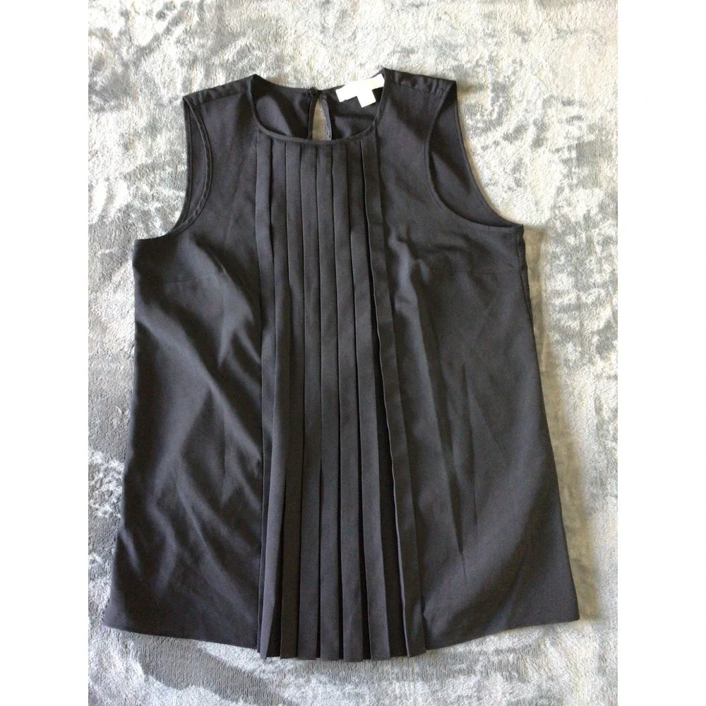 Micahel Kors Black Loose Pleated Front Flared Hemline Sleeveless Top, size Small